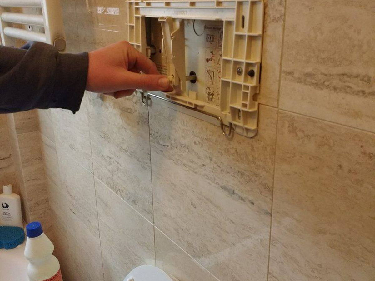 GEBERIT... (La cassetta non carica? Fate sostituire il galleggiante)